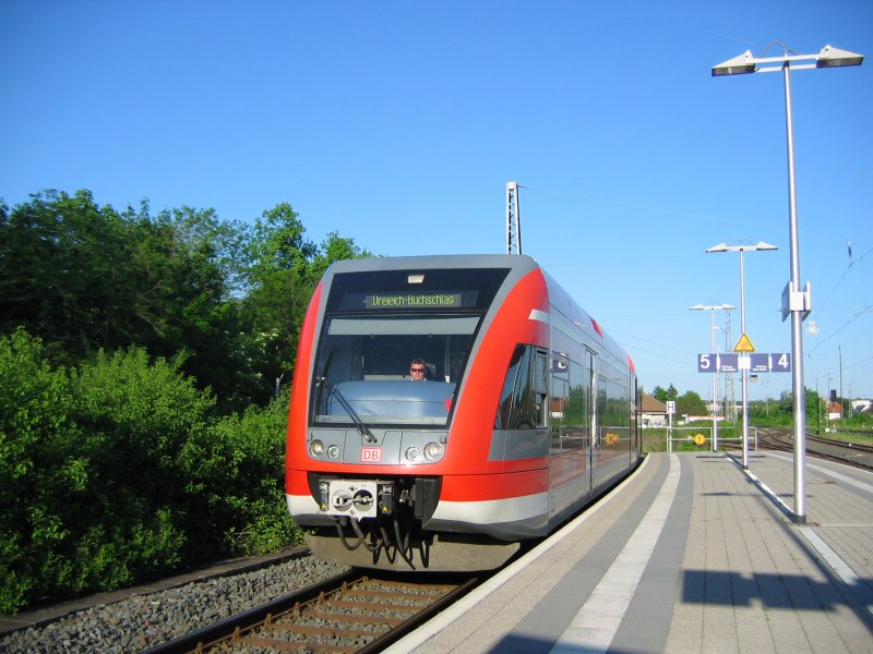 Eine 646 als Regional Bahn bei der Einfahrt im Endbahnhof Dieburg  hat schon die Anzeige fr Dreieich-Buchsclag stehen,11.05.2008 Dieburg