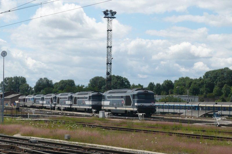 Eine abgestellte Lokparade der SNCF wurde so am 25.07.09 in Strasbourg bildlich festgehalten. Darunter befindet sich auch eine  en voyage... Lok .