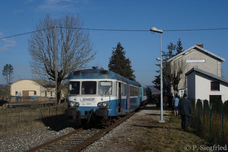 Eine Abschiedsfahrt fr die X 2800 wurde vom ABFC zwischen Besanon und Morteau organisiert.

Hier whrend eines Fotohaltes in Avoudrey am 18.2.2007.