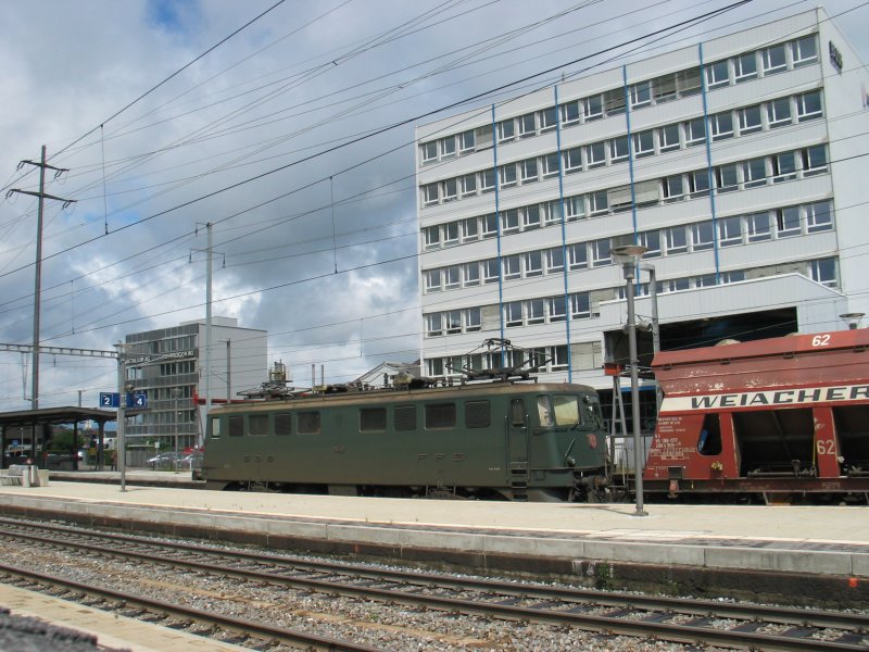 Eine Ae 6/6 Fhrt Pratteln richtung basel