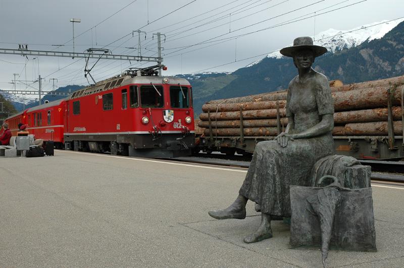 Eine Bewohnerin vom Bahnhof Thusis. 04.10.05