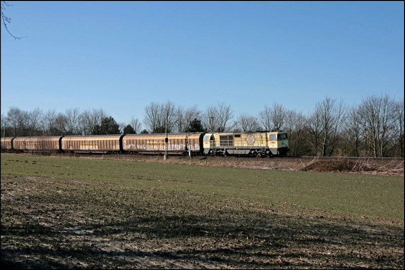 Eine Bierkiste auf Rdern: Die WLE21 (G2000) bringt bei Holzwickede den DGS 59866, Egger-Lippstadt, Richtung Osten.
