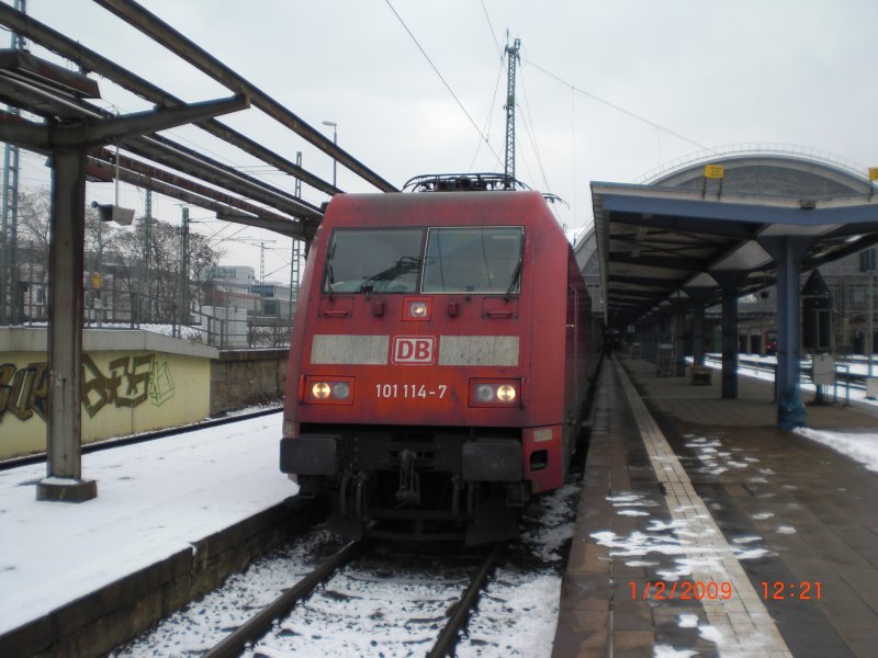 Eine BR 101 114-7 im Hauptbahnhof. Am 01.02.2009