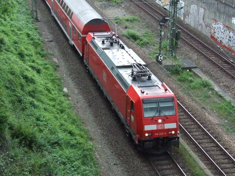 Eine BR 146.2 zieht einen RE auf der Gubahn in Richtung Stuttgart durch sterfeld. (03.06.2008)