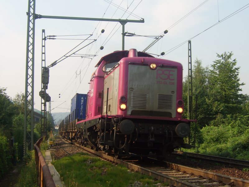 Eine Br 212-CL 326 von RSE, fhrt am 27.07.2006 duch Knigswinter. 