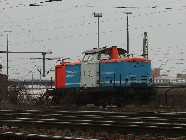 Eine BR 212 der NBE in Frankfurt Ost.