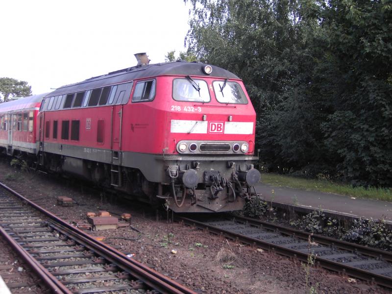 Eine BR 218 432-3 im Bahnhof Bad Oldesloe