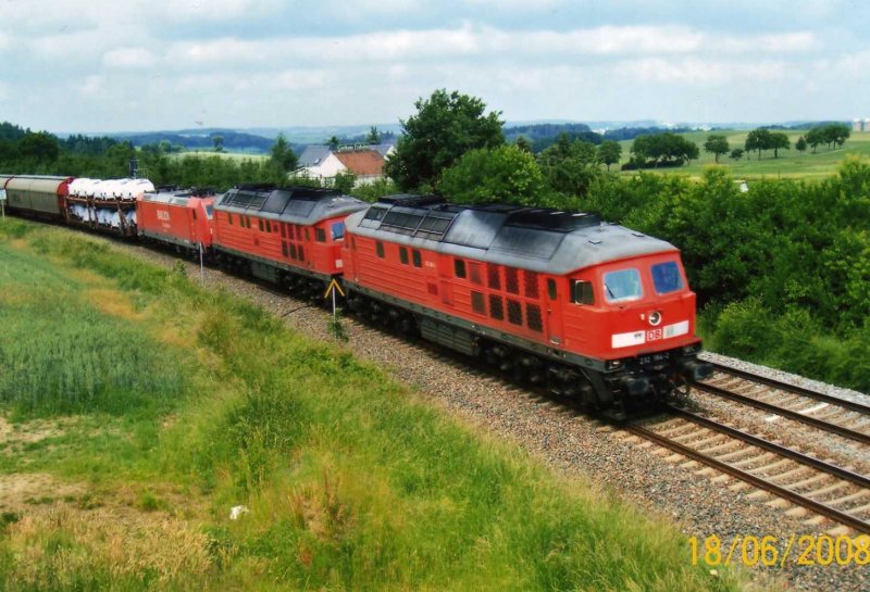Eine BR 232 184-2 mit einer Schwesterlok und einer BR 185 in der steigung vor Herlasgrn am 18.06.2008