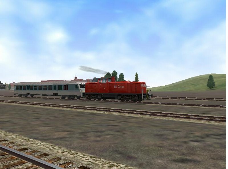 Eine BR 294 von PT7 und ein Bnrdzf-Steuewagen in mintgrner Farbgebung in Innsbruck.