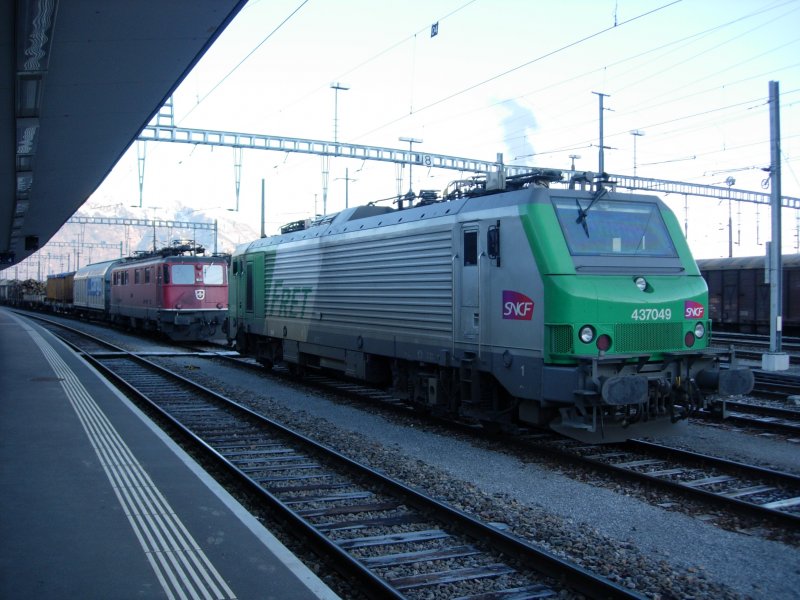 Eine BR 437 der SNCF steht im Grenzbahnhof Buchs/SG am 09.02.08