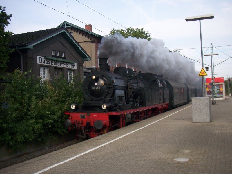 Eine BR 78 am 21.9.2008 bei der Durchfahrt Dsseldorf-Eller S-Bahnhof