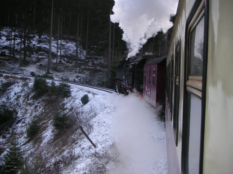 Eine Br 99 72 der Harzuerbahn Auf dem Weg zum Brocken.Aufgenommen im Winter 2004.