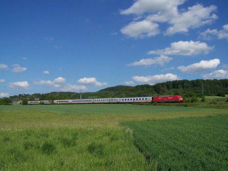 Eine BR.101 fuhr am 18.05.07 von Nrnberg Hbf nach Karlsruhe Hbf, hier wenige Kilometer vor dem Bahnhof Aalen.