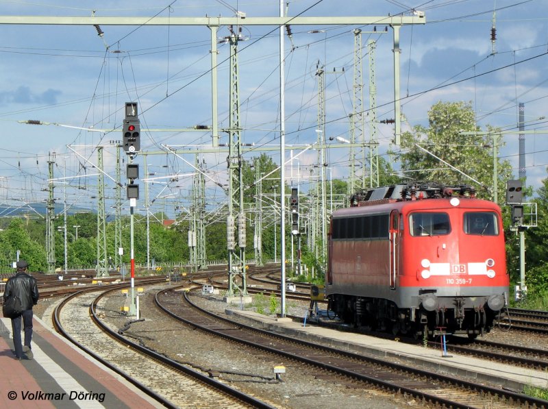 Eine  Bgelfalte  ist ein seltener Gast in Dresden; 110 359 am 01.06.2006 Hauptbahnhof
