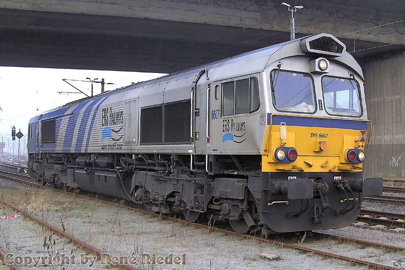 Eine Class 66, 6607 in Pirna.