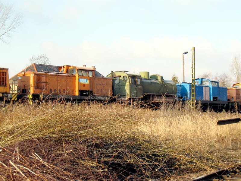 Eine Connex-V60 findet man in Espenhain ebenso wie eine Meininger CFL, 26.12.08