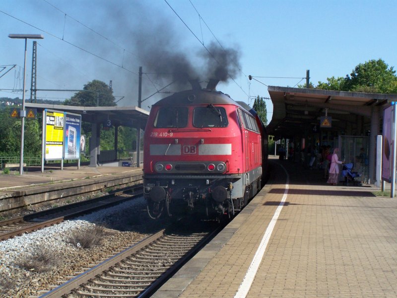 Eine Dampflok im modernen Zeitalter.
Br.218 410-9 fuhr am 26.Juli 2007 mit einem IRE nach Lindau Hbf.
Aufgenommen bei der Durchfahrt in Stuttgart-Untertrkheim.