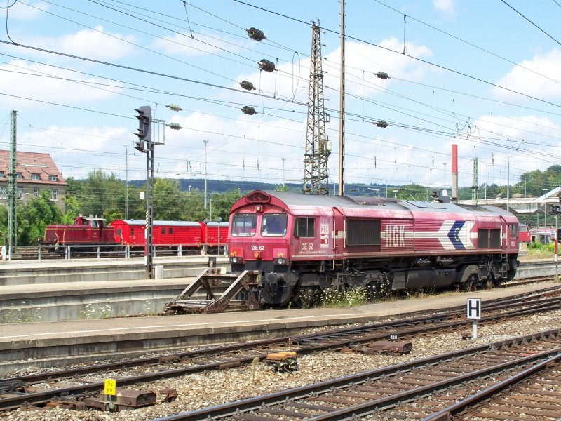 Eine DE62 von Hfen u. Gterverkehr Kln AG (HGK) auf einem Abstellgleis im Gleisvorfeld des Bahnhofes Ulm. Im Hintergrund Rangierte die Br.364 533-0. Aufgenommen am 27.Juli 2007