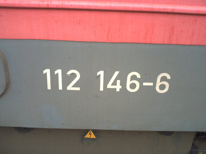 Eine Detailaufnahme der 112er im Bahnhof Elmshorn.
