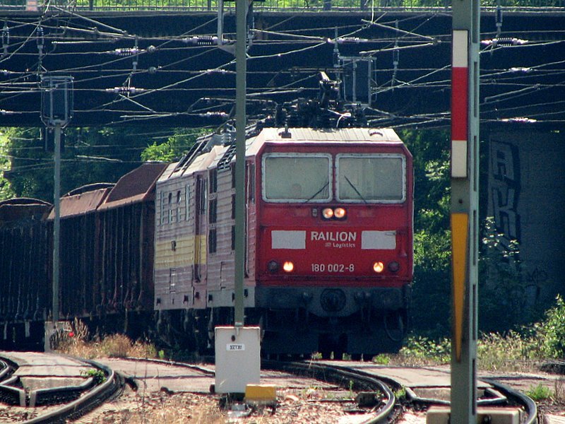 Eine deutsche 180 002-8 und eine tschechische 372 012-5 Kndelpresse  
zogen gemeinsam einen Gterzug nach Dresden-Friedrichstadt.09.06.07.