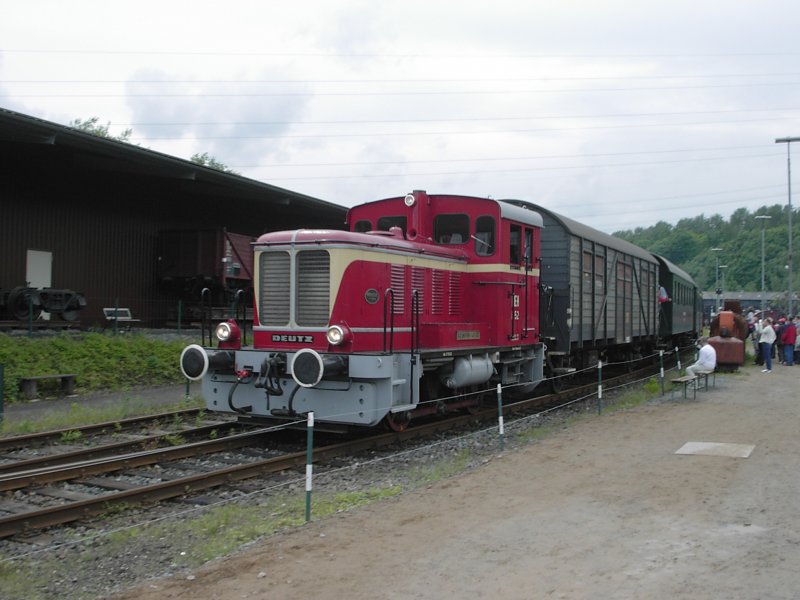 Eine Deutz-Industriediesellok im Eisenbahnmuseum in Bochum-Dahlhausen am 24.05.2003.