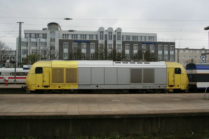 Eine Dispolok ER20-001 am 19.4.2008 in Hamburg Altona.
Diese Lok fhrt fr die NOB auf der Strecke Hamburg-Altona - Westerland.