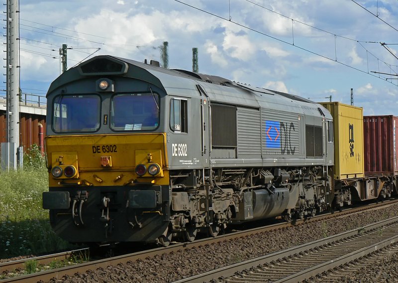 Eine DLC Class 66 mit gemischtem Gterzug aufgenommen in Kln-Porz Wahn aus rtg Spich kommend , 24.07.09.