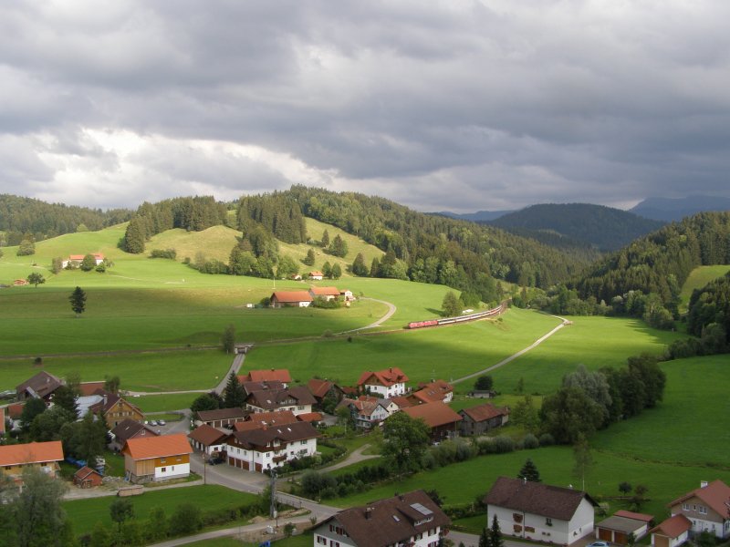 Eine Doppel 218 deren Nummer mir leider unbelkannt sind, fahren mit umleiter ECs 19x durch Oberthalhofen.