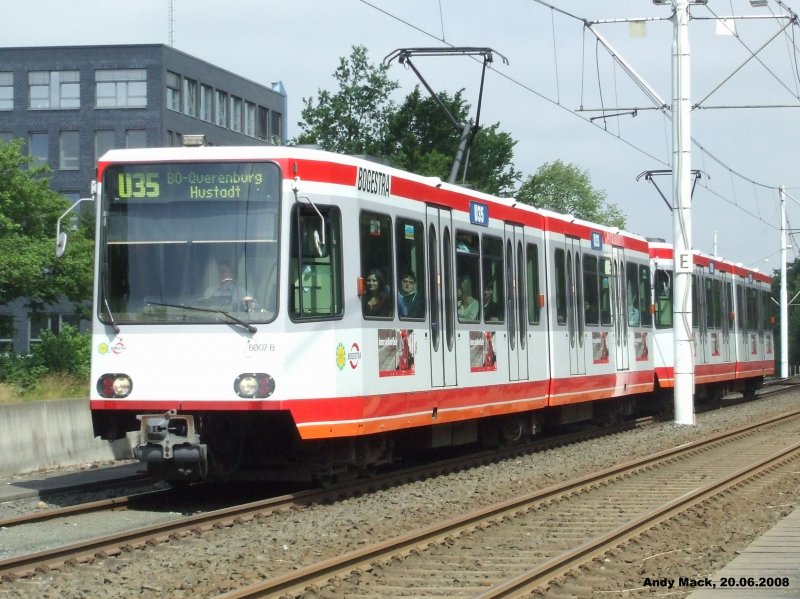 Eine Doppelgarnitur U35 der Bogestra auf dem Weg in Richtung BO-Querenburg Hustadt. (Universit�tsstrasse, 20.06.2008)