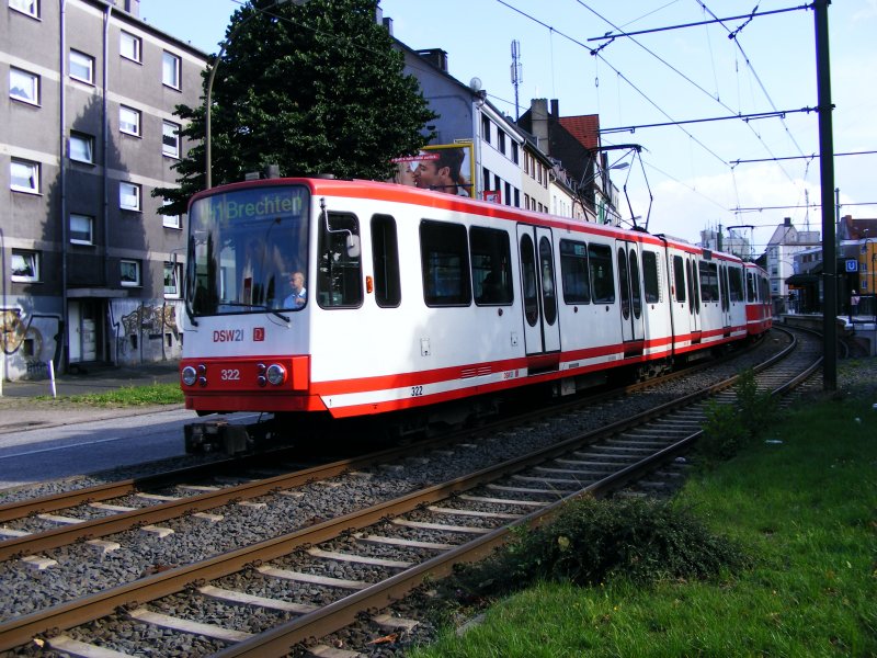 Eine Doppeltraktion aus Stadtbahnwagen B der Dortmunder Stadtwerke auf der Mnsterstrae als Zug der Linie U41 nach Brechten am 19. Juli 2008.