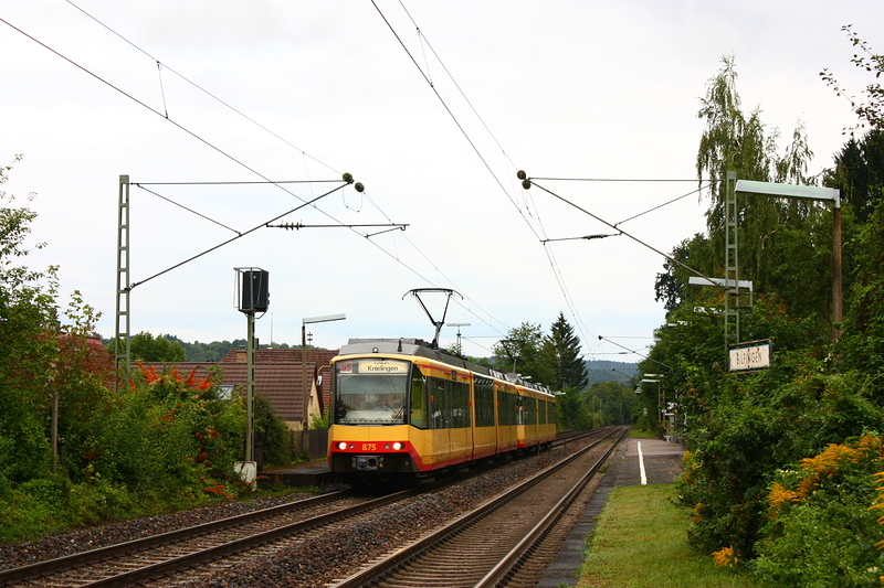 Eine Doppeltraktion  Stadtbahn  sehen wir hier beim ausfahren aus dem Haltepunkt Bilfingen.