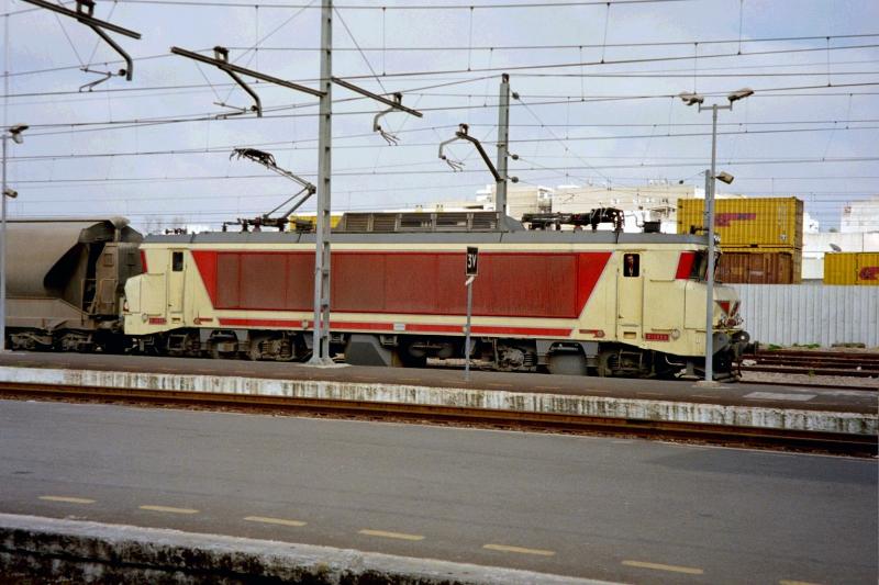 Eine E-1300 frazsischer Bauart im Bahnhof von Casablanca