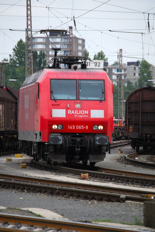 Eine E 145 065-9 steht fr neue Aufgaben auf dem Rangierbahnhof Hagen-Vorhalle.  