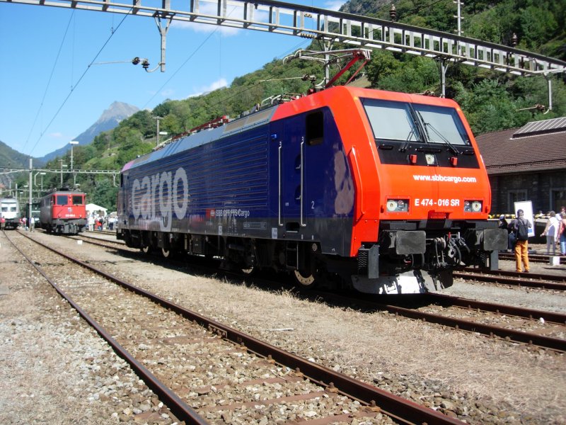 Eine E 474 von SBB Cargo steht in Biasca / Tessin. Herbst 2007