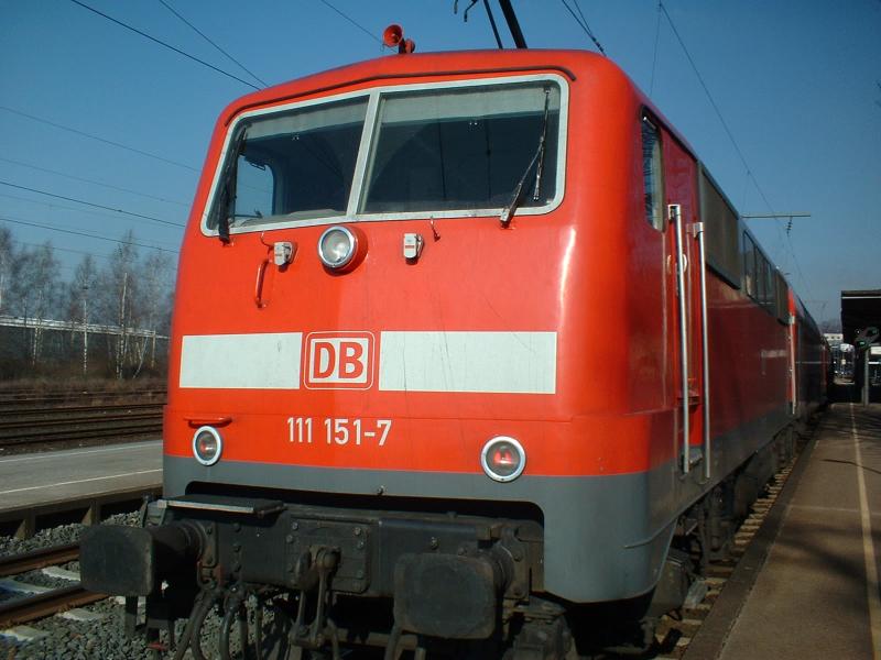 Eine E-Lok der BR 111 im Herzogenrather HBF