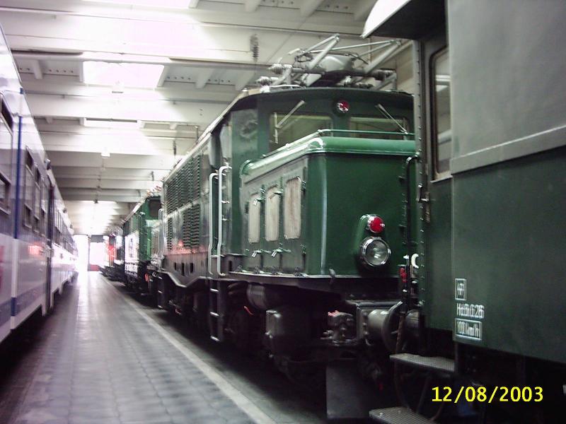 Eine E-Lok der Reihe 1020 am 12.8.03 in Bludenz