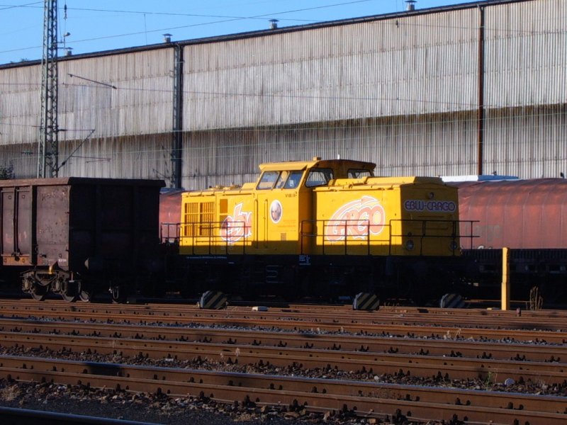 Eine EBW-Cargo-V 100er stand am 19.06.07 fast den ganzen Tag auf einem Abstellgleis im Aalener Bahnhof.