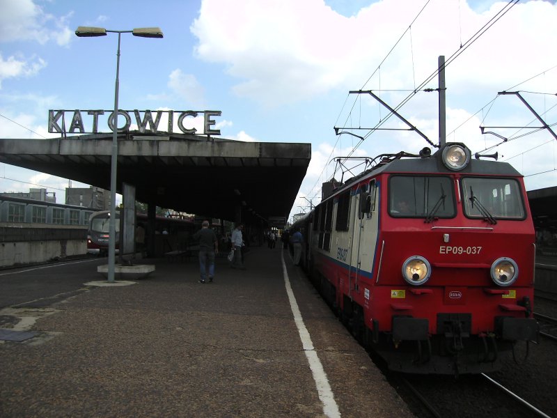 Eine EP09 im Bahnhof Katowice