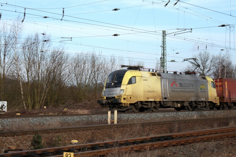 Eine ES 64 U2-011 bei der Einfahrt in den Bahnhof Eichenberg am 26.01.2008