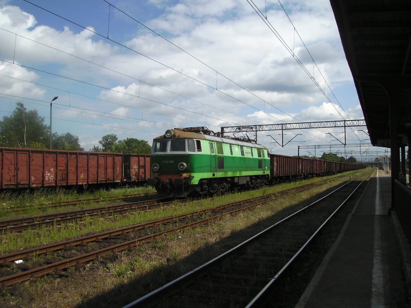 Eine ET22 im Bahnhof von Lubliniec.