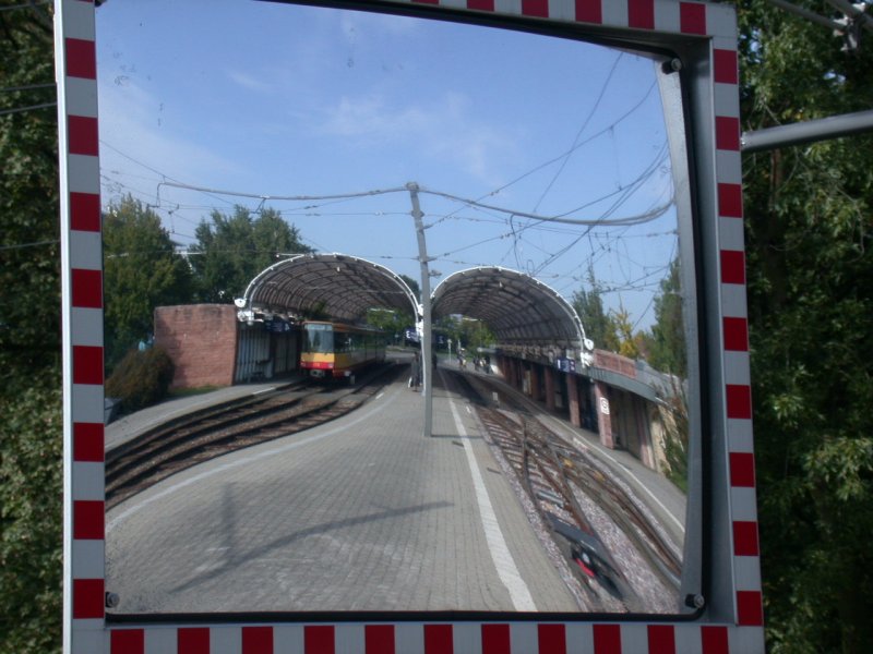 Eine etwas verzogene Gesamtansicht des Albtalbahnhofs in Karlsruhe (12.10.2006)