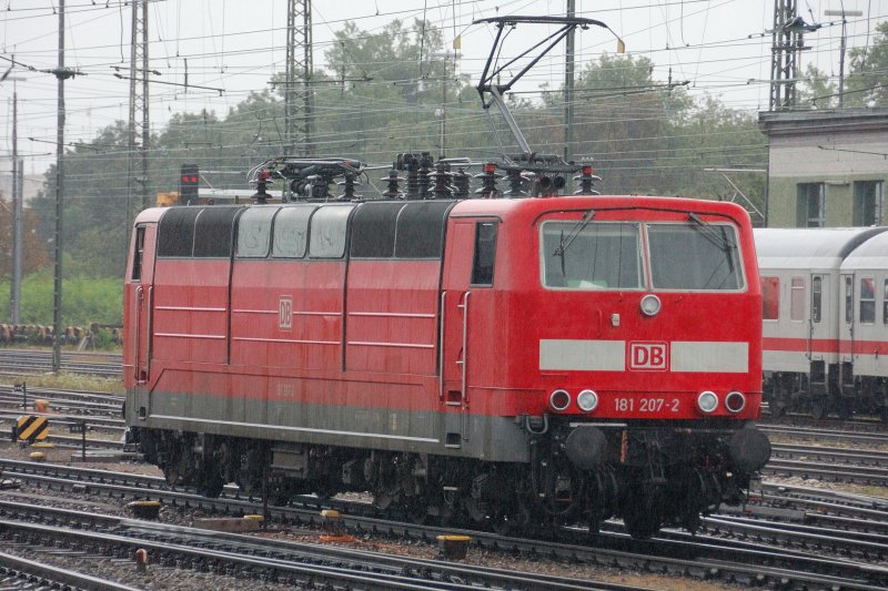 Eine  Europalok  der BR 181, 181 207-2, wartet im Vorfeld des Bahnhofs Basel-Bad auf ihren n�chsten Einsatz. (August 2008).