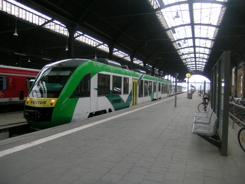 Eine ganz wesentliche Komfort Steigerung bringen die Vectus Triebwagen auf der Strecke Wiesbaden-Niedernhausen. Hier im Oktober des Jahres in der Halle des Wiesbadener Hauptbahnhofs.