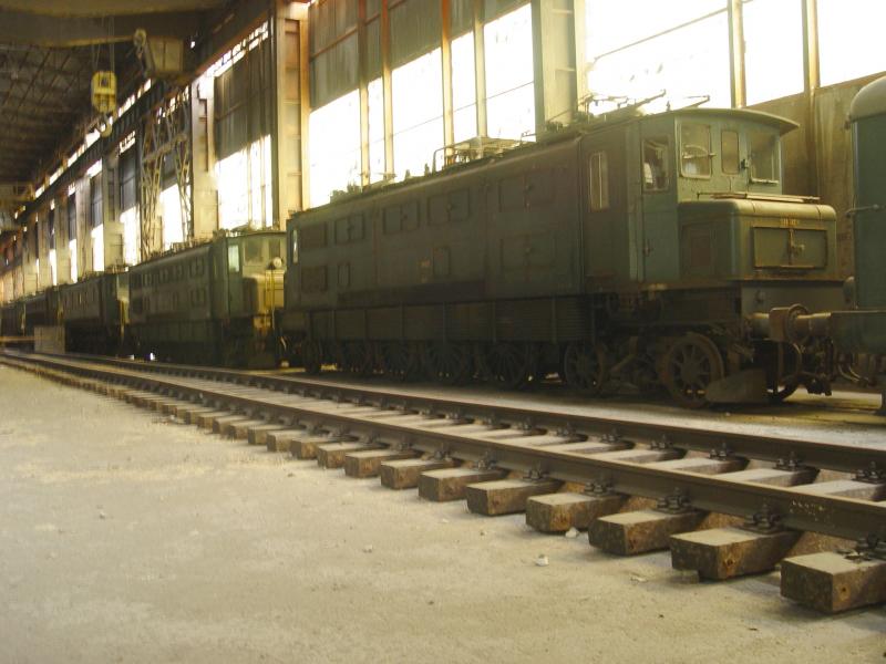 Eine ganze Reihe von Ae 4/7 der Classic Rail am 5.6.05 im Stahlwerk Bodio