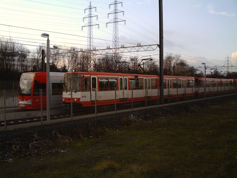 Eine Gesamtansicht der Abstellanlage in Merkenich. TW 4039 und 2047. 09.12.06, ~15.00 Uhr