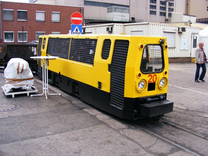 Eine Grubenbahnlok auf dem Gelnde des Bergwerks Auguste Victoria 3/7 in Marl beim Tag der offenen Tr am 9. Mai 2009. 
