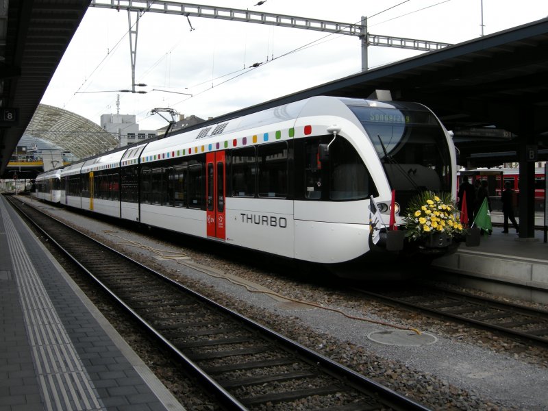 Eine GTW Doppeltraktion am Churer Bahnhofsfest in Chur.Diese Triebwagen sieht man normalerweise nicht in Chur.