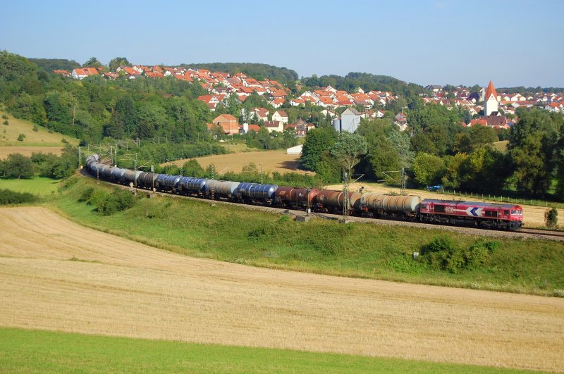 Eine HGK-DE-62er zieht am 01.08.07 einen Kesselwagenzug in Richtung Stuttgart, hier in Hhe Urspring auf der Filsbahn aufgenommen.