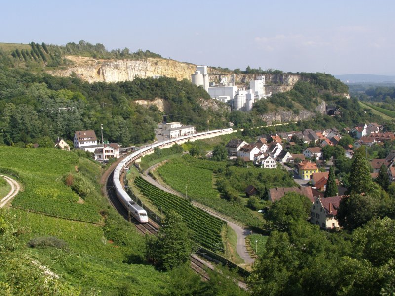 Eine ICE 1 Garnitur in Istein am 06.08.07