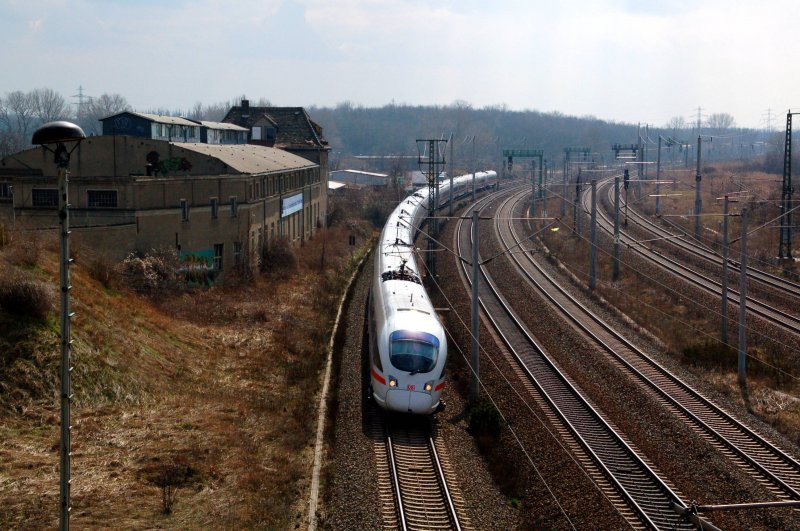 Eine ICE-T-Doppeltraktion der BR 411 durchfhrt am 29.03.09 Bitterfeld Richtung Berlin.